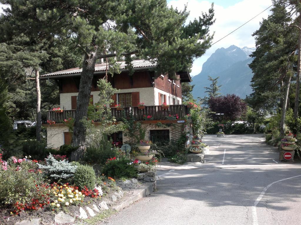 Camping La Cascade Villa Le Bourg-d'Oisans Exterior photo