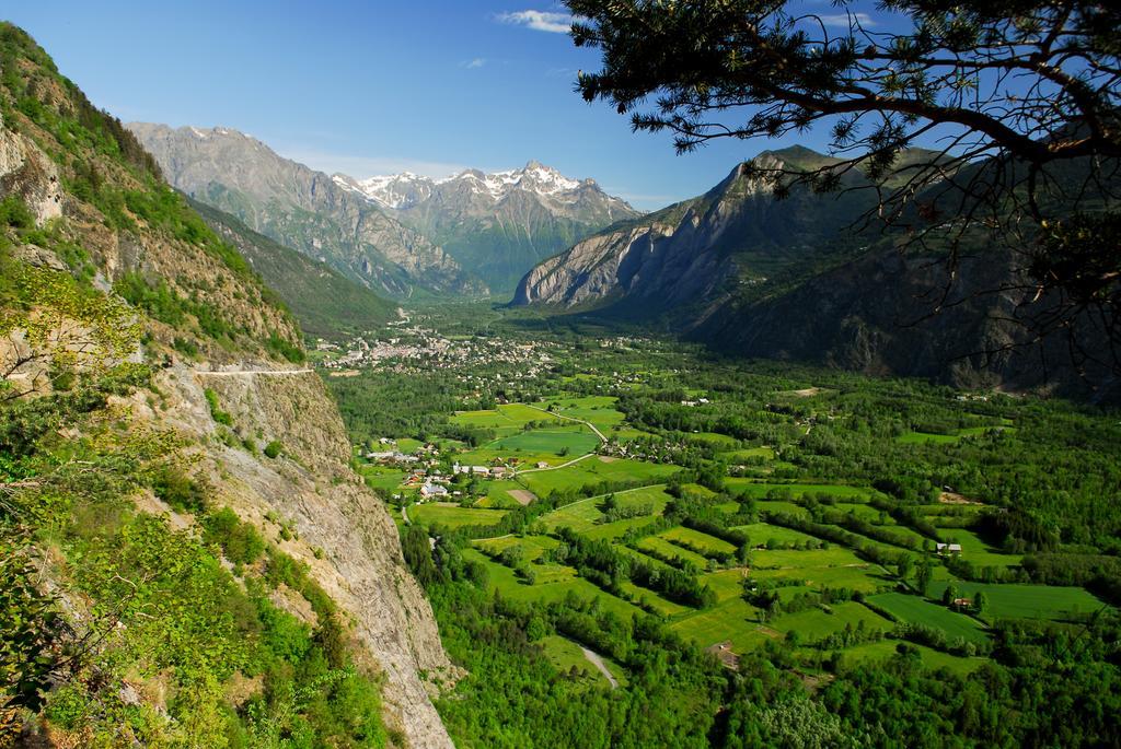 Camping La Cascade Villa Le Bourg-d'Oisans Exterior photo